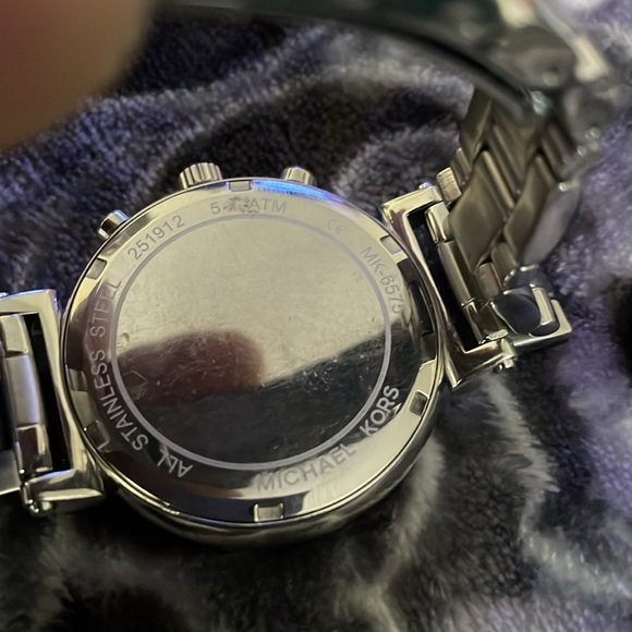 Michael Kors silver watch - Picture 3 of 5